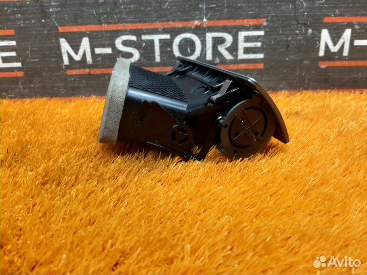 Дефлектор воздушный передний правый Bmw 7-Series