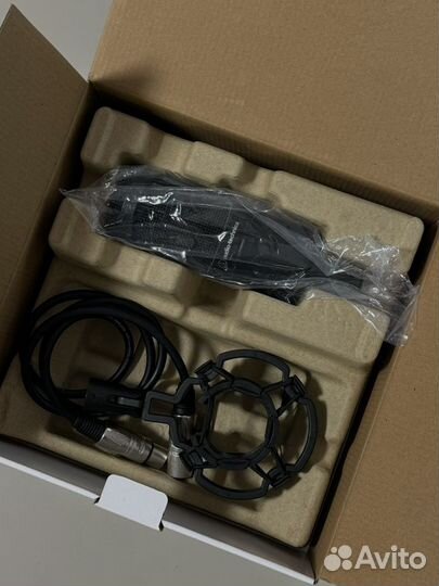 Студийный микрофон audio-technica AT2035