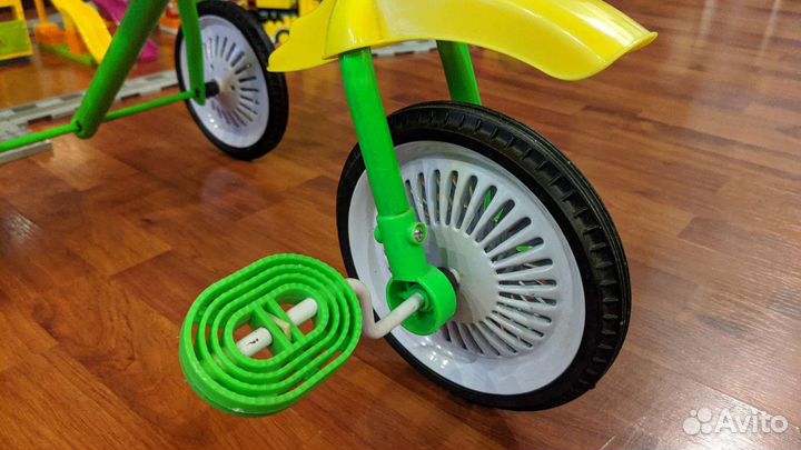 Трехколесный велосипед + самокат + коляска кукол