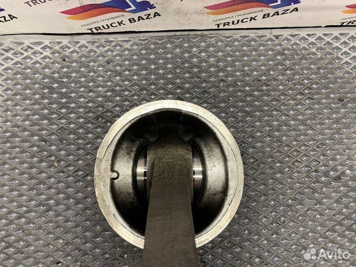 Поршень с шатуном Renault Magnum