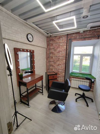 Аренда парикмахерского кресла / визажной стойки
