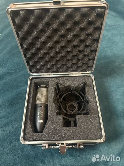 Студийный микрофон akg p420