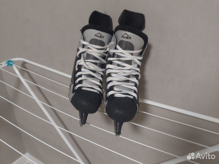 Коньки хоккейные