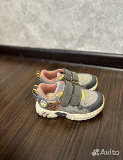 Кроссовки для девочки