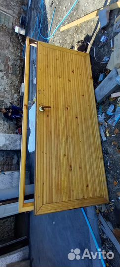Дверь деревянная