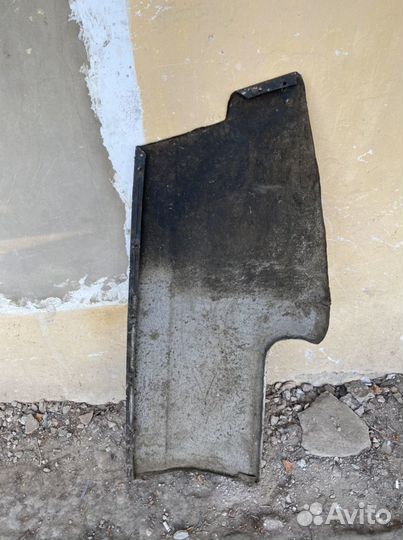 Заднее правое крыло газ 21