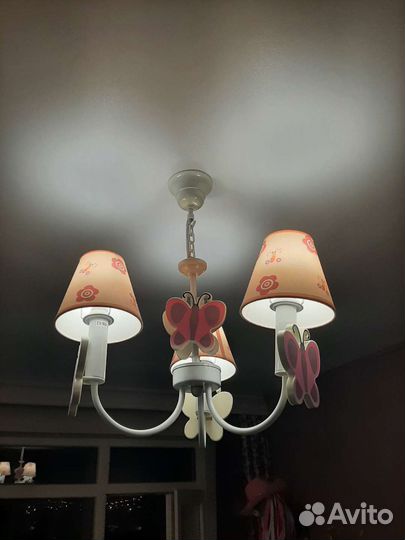 Люстра и настольная лампа детские