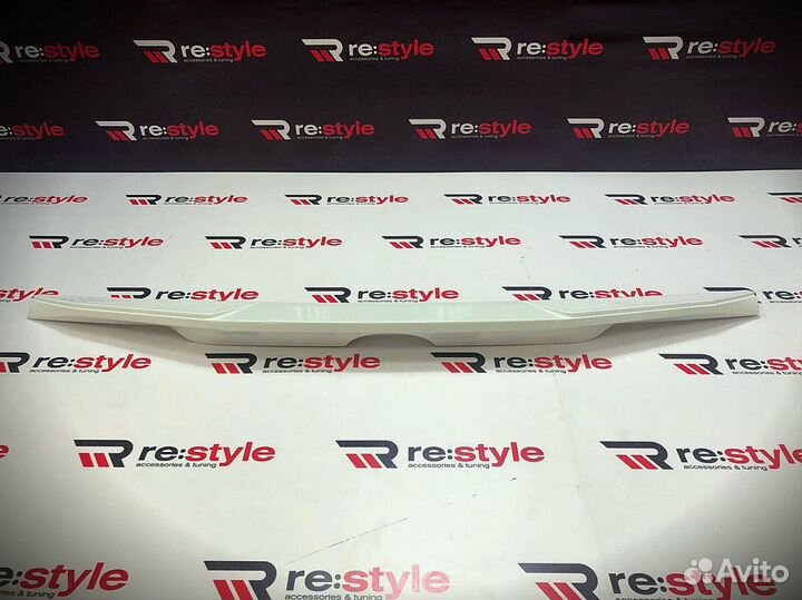 Спойлер Под стекло Prado 150 Белый