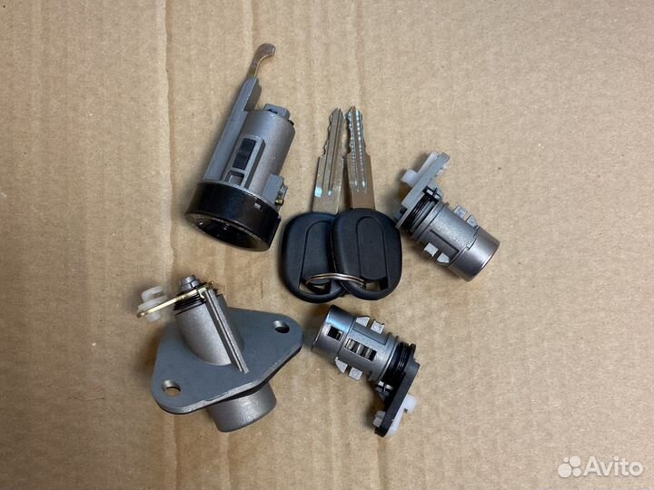 Замок зажигания с личинками Сенс Ланос Шанс