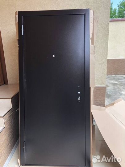 Дверь входная металлическая новая