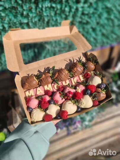 Клубника в шоколаде розы букеты