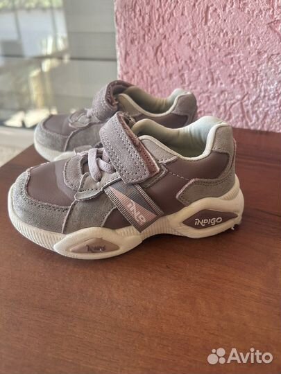 Кроссовки для девочки