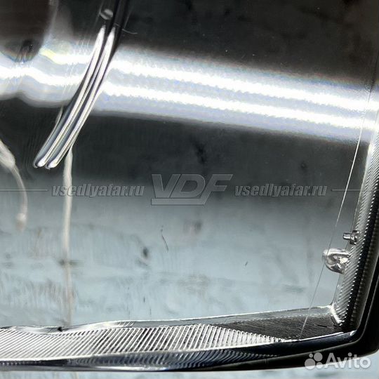 Уцененное стекло для фары Nissan Patrol Y61 (2004