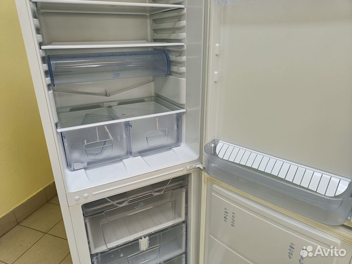 Холодильник бу Indesit