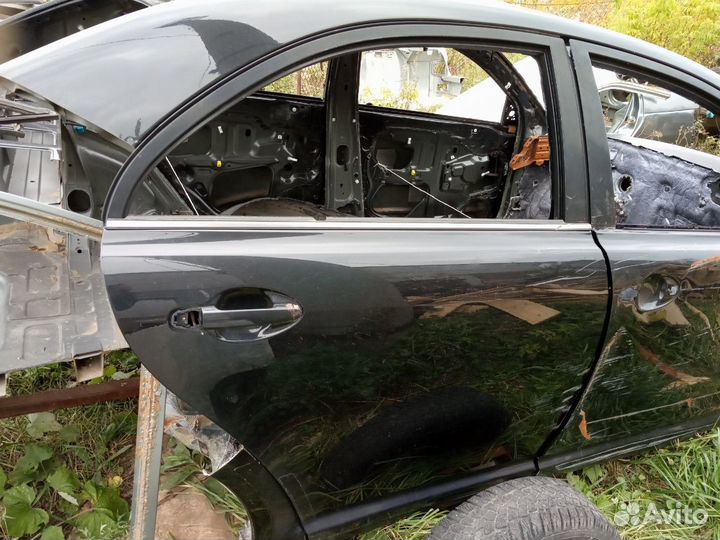 Двери (передние и задняя правая) Тойота Авенсис 2