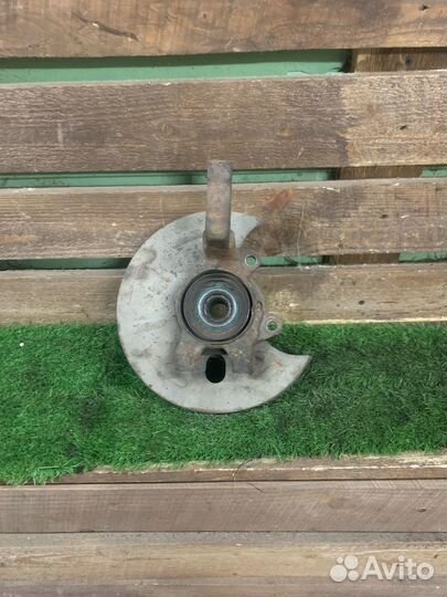 Кулак поворотный левый ваз 2108-2115 Калина Приора