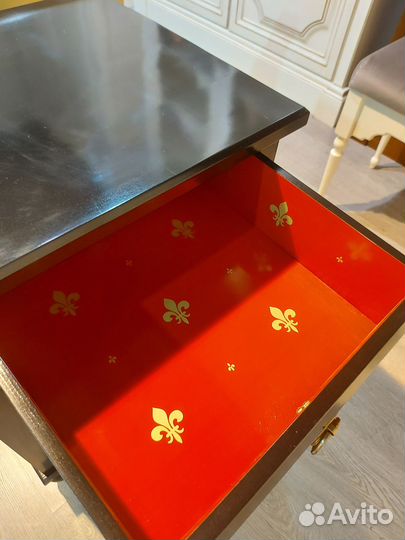 Тумбочка прикроватная из массива, фабрика Woodrigh