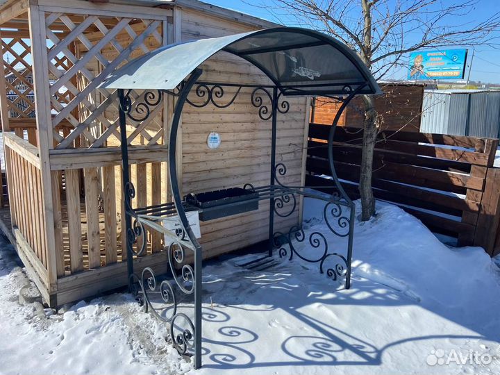 Мангальная зона под крышей