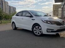 Kia Rio 1.6 AT, 2016, 180 000 км, с пробегом, цена 910 000 руб.