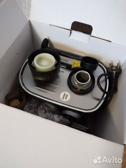 Кофеварка рожковая Polaris. Новая