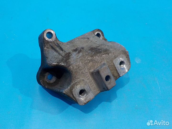 Кронштейн МКПП левый skoda Octavia A5 (1Z) 2004-2013