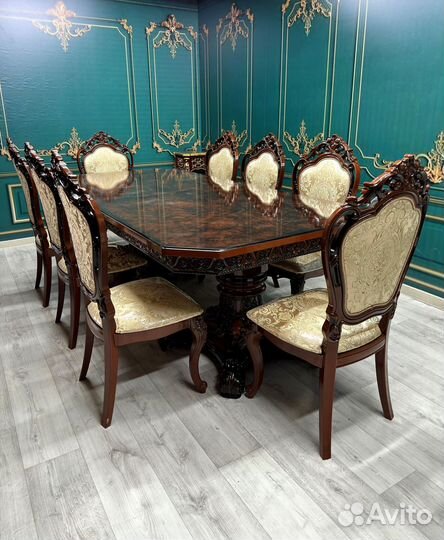 Стул / В наличии стулья