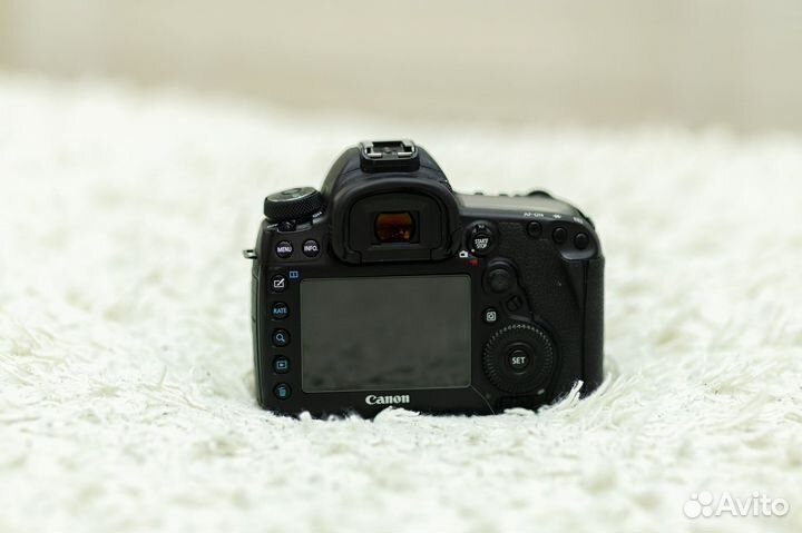 Canon 5D Mark IV 4