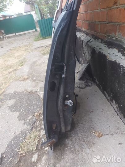 Дверь задняя правая Черри Фора