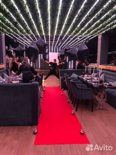 Ковровая дорожка красная