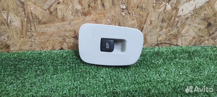 Volvo XC60 2018- кнопки стеклоподъёмника