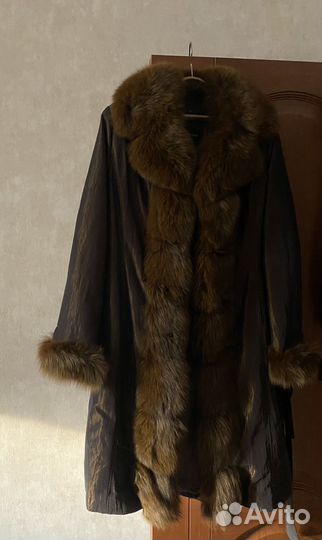 Пальто из плащевки с мехом