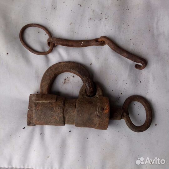 Замок старинный кандальный