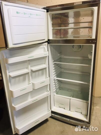 Холодильник Ariston