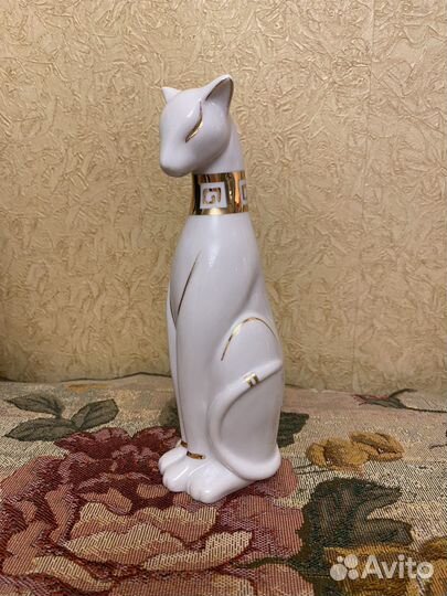 Фигурка кошки фарфор
