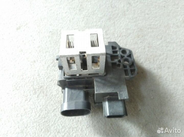 Реостат вентилятора охлаждения LADA Vesta седан