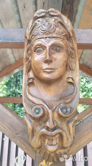 Маска из дерева