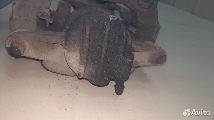 Суппорт передний левый Geely Emgrand EC7