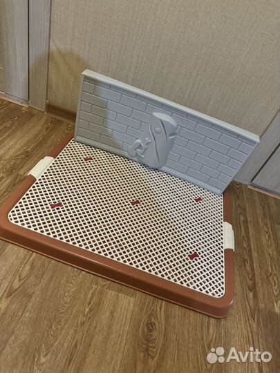 Туалет для собак со стенкой