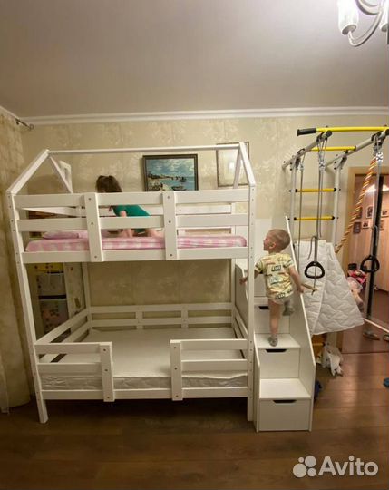 Детская двухъярусная кровать домик с комодом