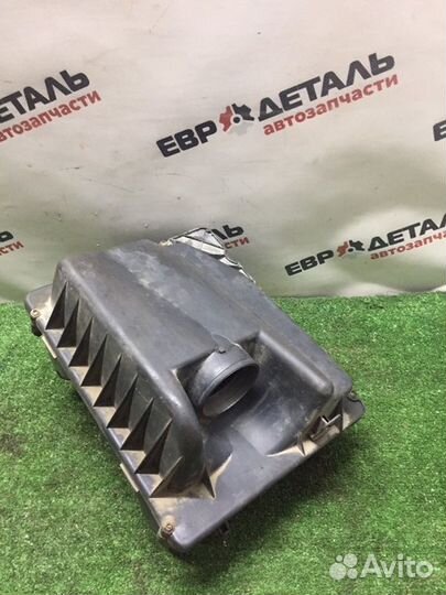 Корпус воздушного фильтра Opel Astra H седан 1.6