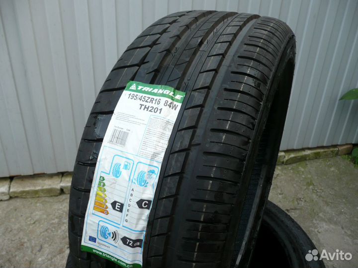 Kumho Ecsta HS51 195/45 R16 84V