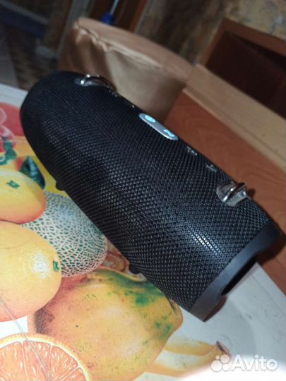Bluetooth колонка JBL Xtreme. Через плечо