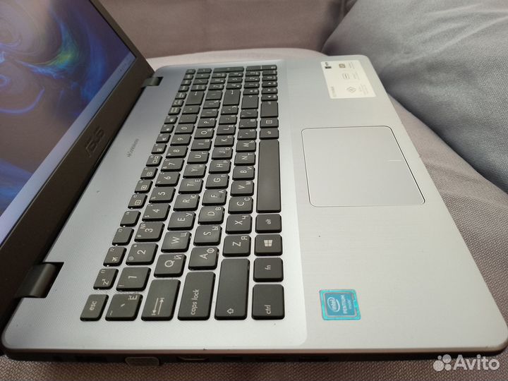 Ноутбук asus X542 2020 года в идеальном состоянии