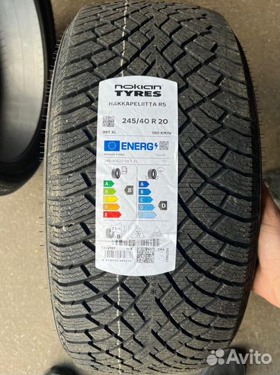 Nokian Tyres Hakkapeliitta R5 245/40 R20 и 275/35 R20