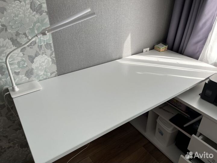 Компьютерный стол белый