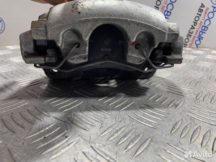 Суппорт передний правый Renault Arkana