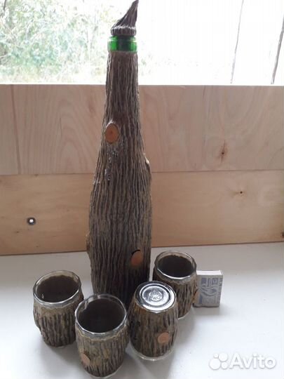 Бутылка со стопками 