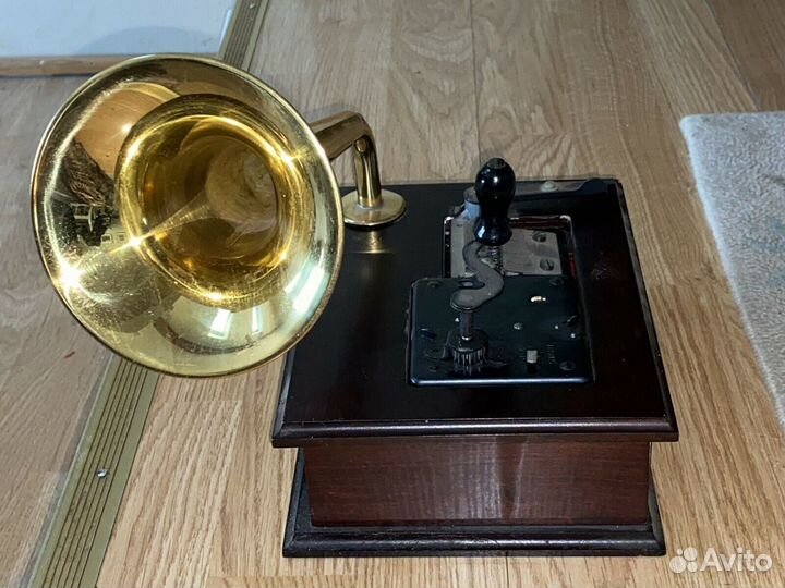 Музыкальная старинная шкатулка Thorens