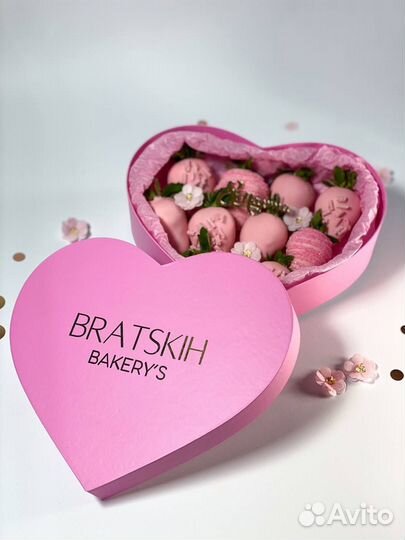 Набор клубники в шоколаде на 8 Марта для девушки