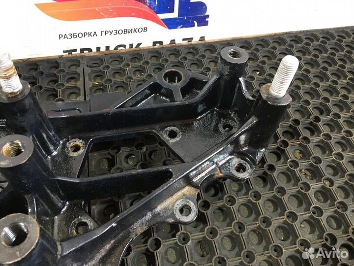 Кронштейн буксировочный левый Volvo FH